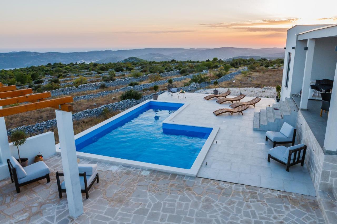 Villa Zlatno Sunce In The Hills Near Trogir Vrsine Exteriör bild