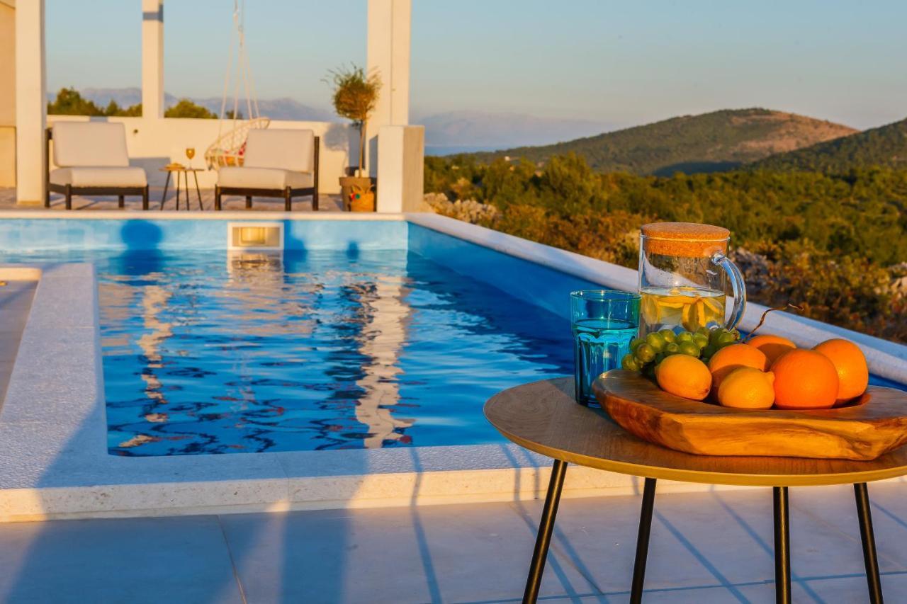 Villa Zlatno Sunce In The Hills Near Trogir Vrsine Exteriör bild