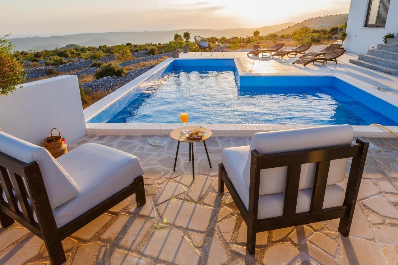Villa Zlatno Sunce In The Hills Near Trogir Vrsine Exteriör bild
