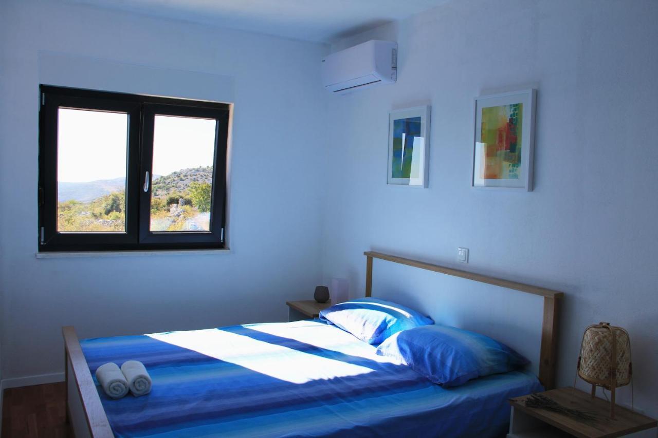 Villa Zlatno Sunce In The Hills Near Trogir Vrsine Exteriör bild